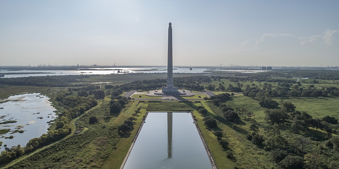 San Jacinto Monument and Pool